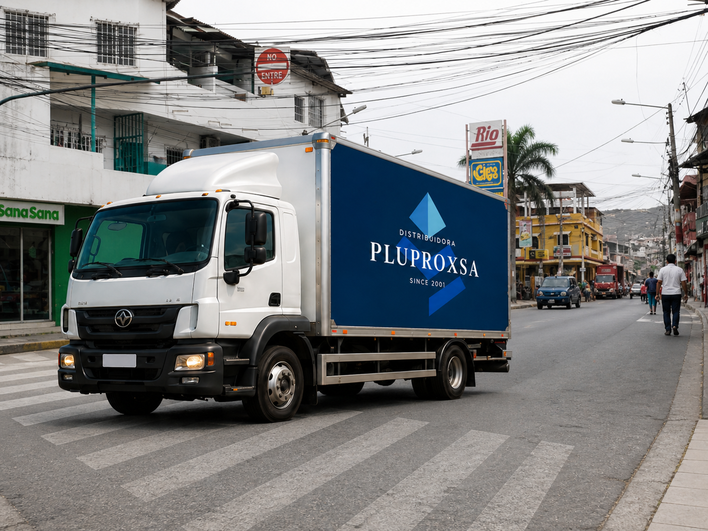 Camión de distribución de Pluproxsa en ruta